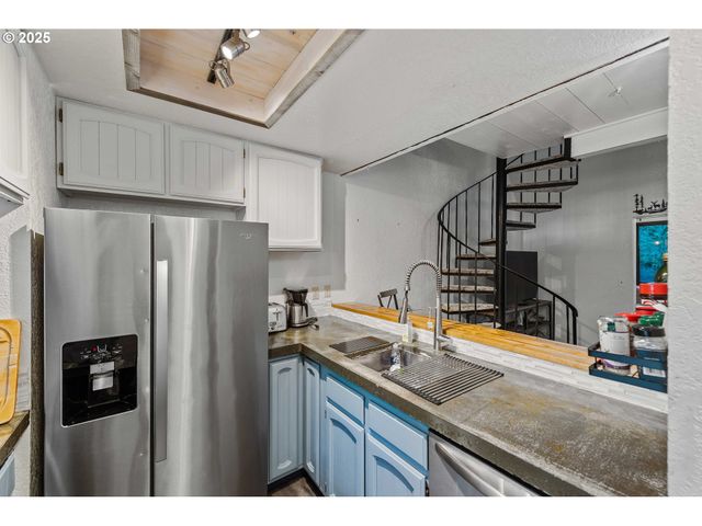 43605 STATE HIGHWAY 38 17, Reedsport, OR 97467