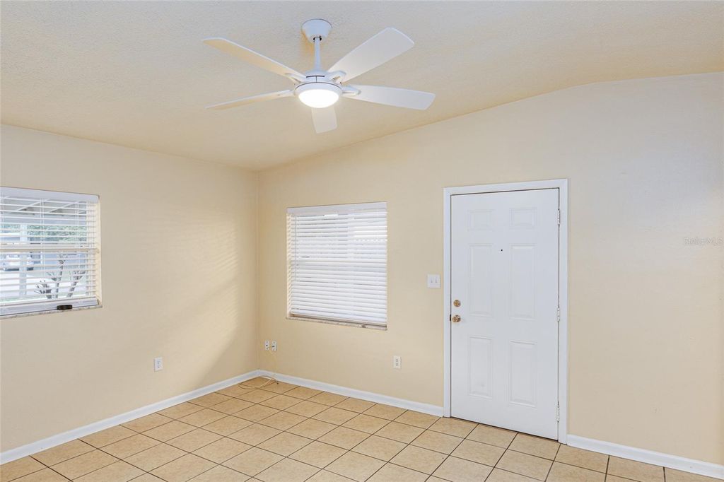Image 5 of property listing at 3214 KATHLEEN DRIVE, Orlando, FL 32810