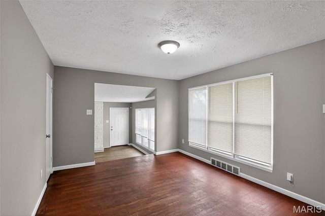 6814 Frostview Lane, St Louis, MO 63134