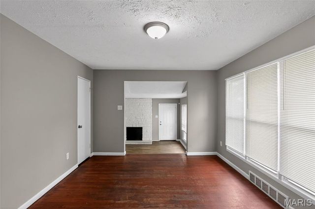 6814 Frostview Lane, St Louis, MO 63134