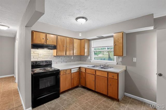 6814 Frostview Lane, St Louis, MO 63134