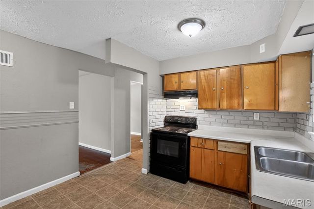 6814 Frostview Lane, St Louis, MO 63134