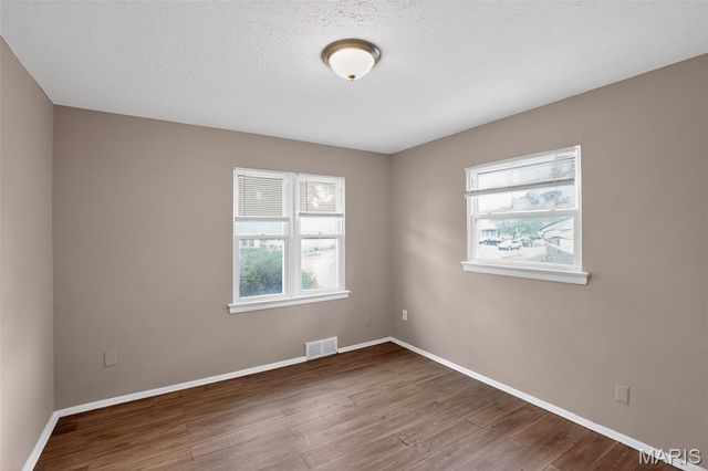 6814 Frostview Lane, St Louis, MO 63134