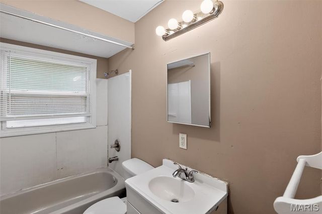 6814 Frostview Lane, St Louis, MO 63134