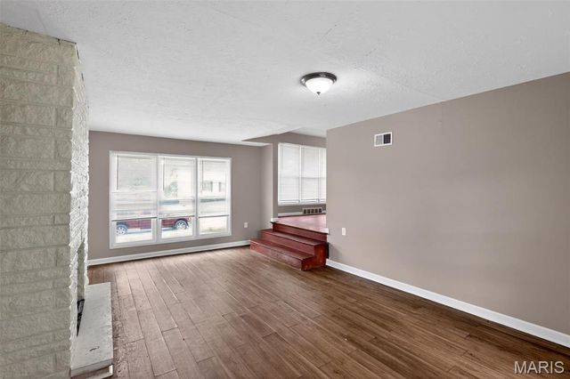 6814 Frostview Lane, St Louis, MO 63134