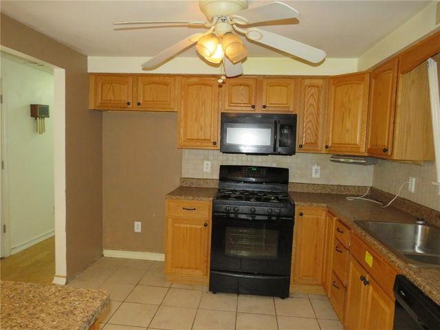 65 Fernwood St, South Strabane, PA 15301