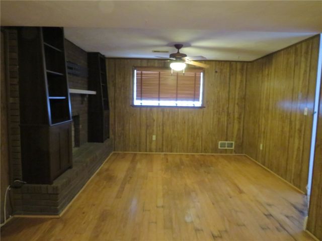 65 Fernwood St, South Strabane, PA 15301