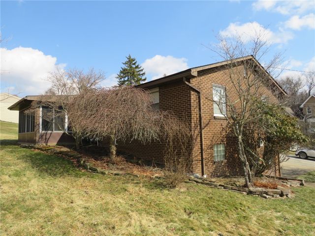 65 Fernwood St, South Strabane, PA 15301