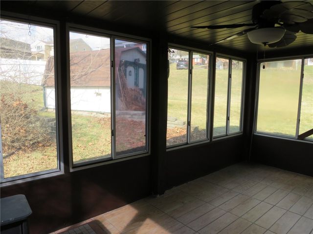 65 Fernwood St, South Strabane, PA 15301