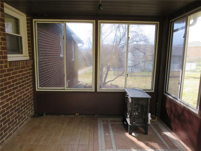 65 Fernwood St, South Strabane, PA 15301