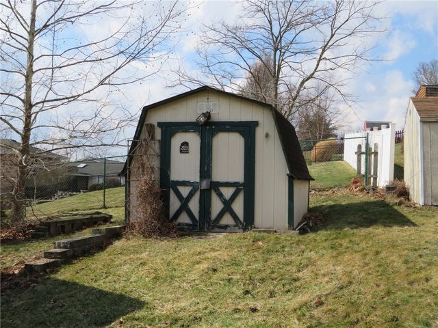 65 Fernwood St, South Strabane, PA 15301