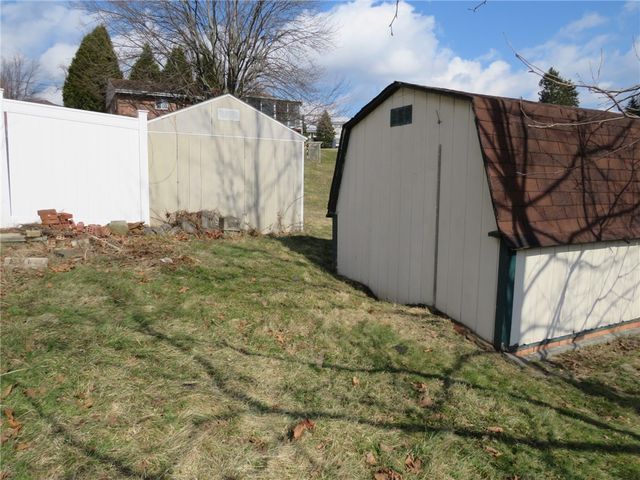 65 Fernwood St, South Strabane, PA 15301