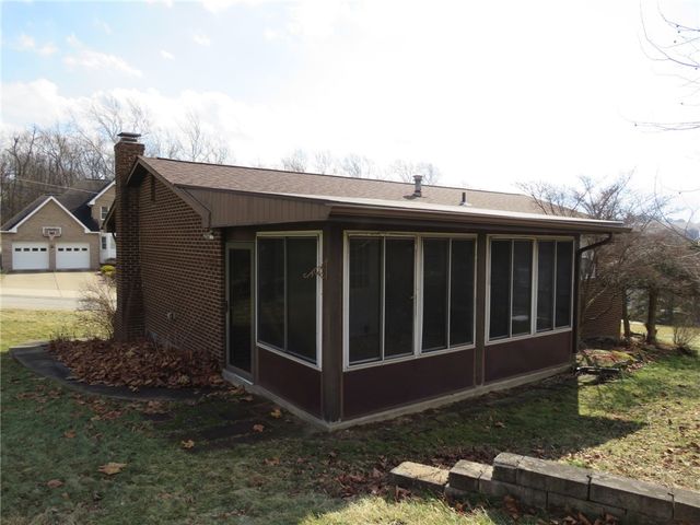 65 Fernwood St, South Strabane, PA 15301