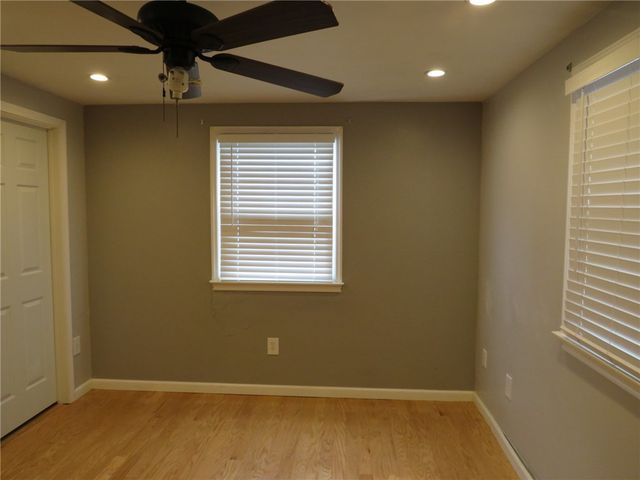 65 Fernwood St, South Strabane, PA 15301