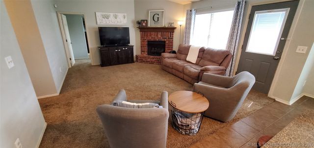 5310 Redbud Drive, Sand Springs, OK 74063