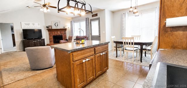 5310 Redbud Drive, Sand Springs, OK 74063