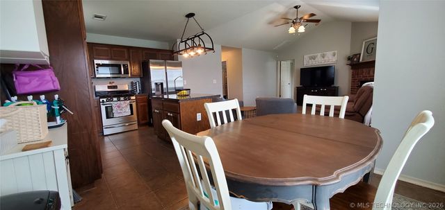 5310 Redbud Drive, Sand Springs, OK 74063