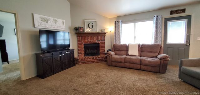 5310 Redbud Drive, Sand Springs, OK 74063