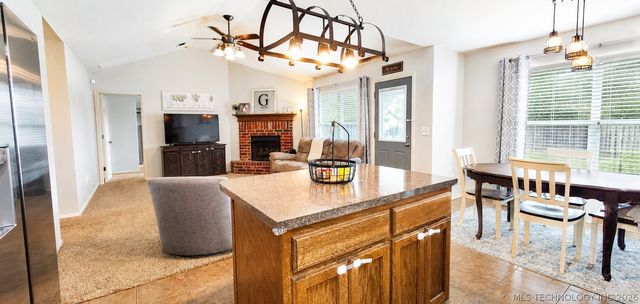 5310 Redbud Drive, Sand Springs, OK 74063