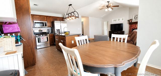 5310 Redbud Drive, Sand Springs, OK 74063
