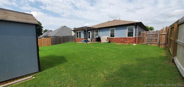5310 Redbud Drive, Sand Springs, OK 74063