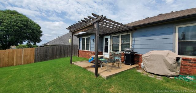 5310 Redbud Drive, Sand Springs, OK 74063
