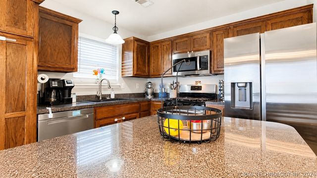 5310 Redbud Drive, Sand Springs, OK 74063