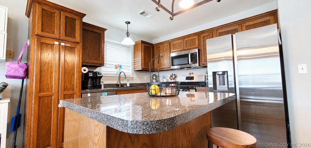 5310 Redbud Drive, Sand Springs, OK 74063