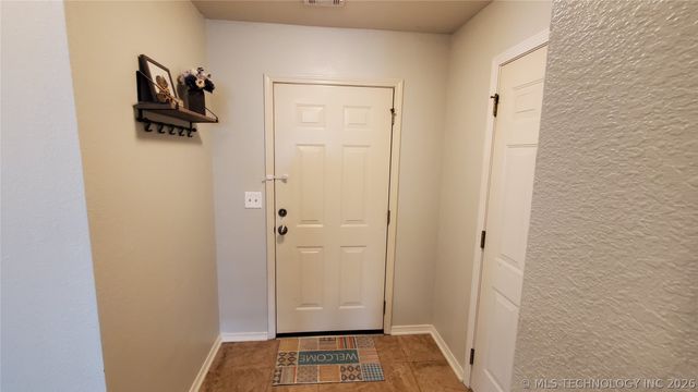 5310 Redbud Drive, Sand Springs, OK 74063