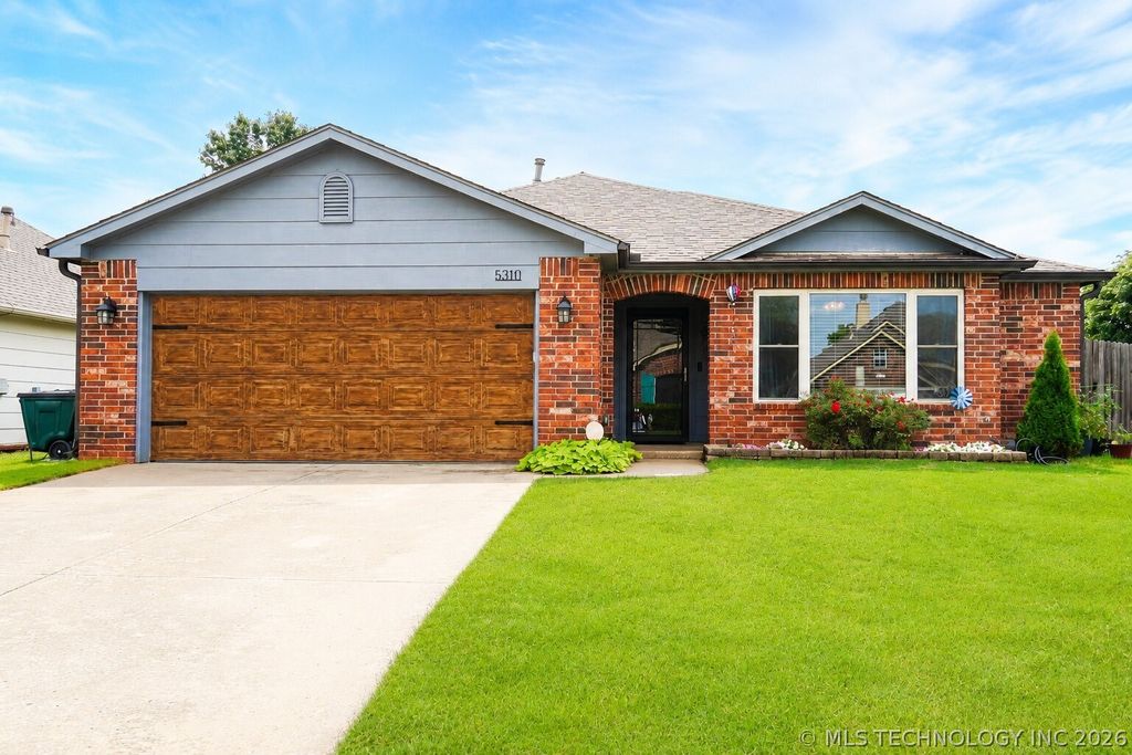 5310 Redbud Drive, Sand Springs, OK 74063