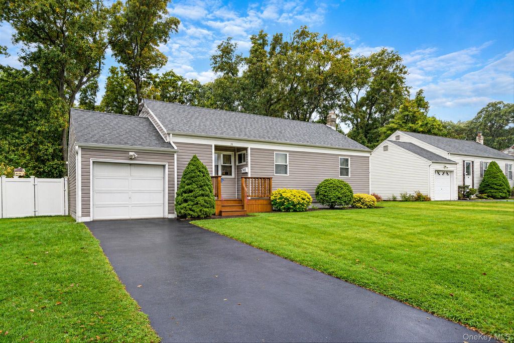 24 Chapel Place, North Babylon, NY 11703 — photo 2