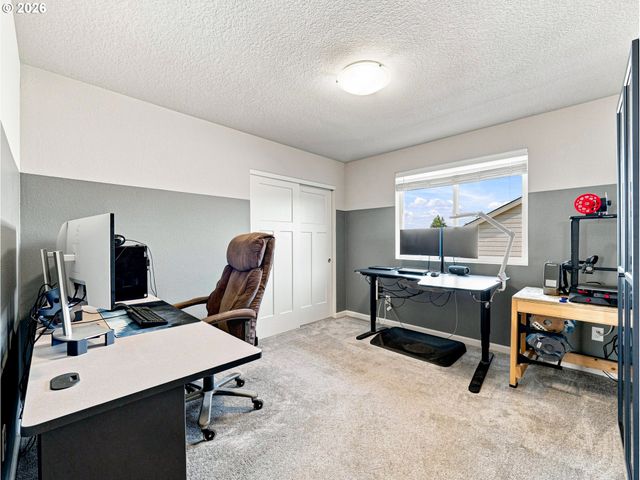 1947 N KNOTT Ct, Canby, OR 97013