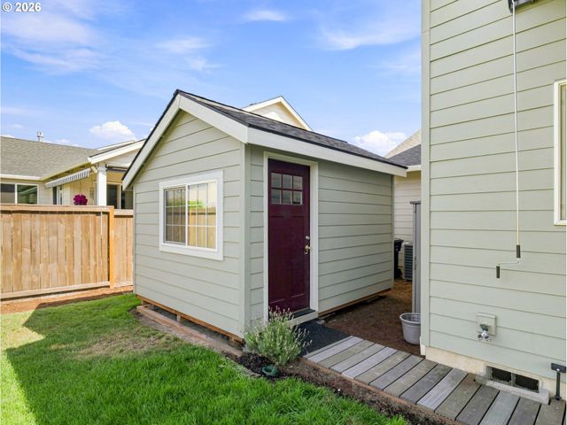 1947 N KNOTT Ct, Canby, OR 97013