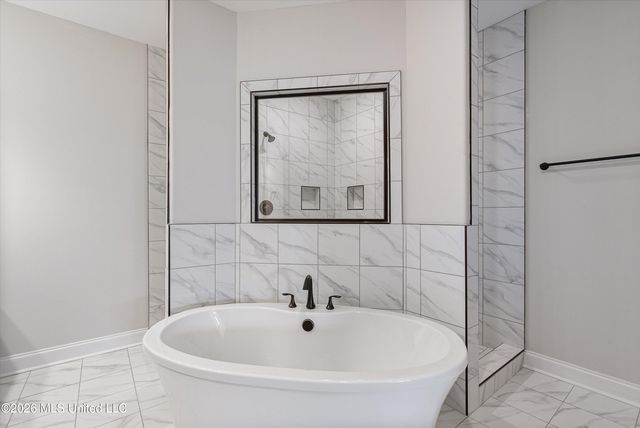 821 Hazelwood Drive, Lake Cormorant, MS 38641