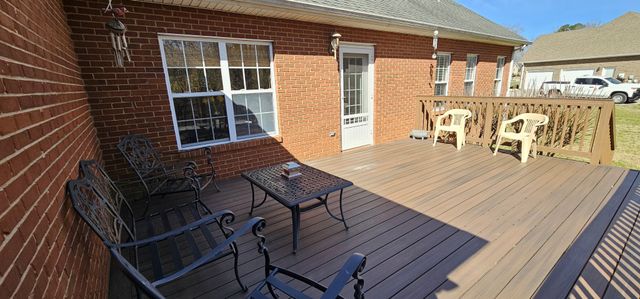 215 Woodson Dr, Tullahoma, TN 37388