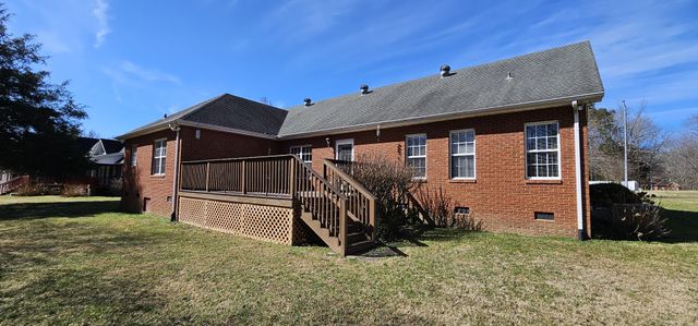 215 Woodson Dr, Tullahoma, TN 37388