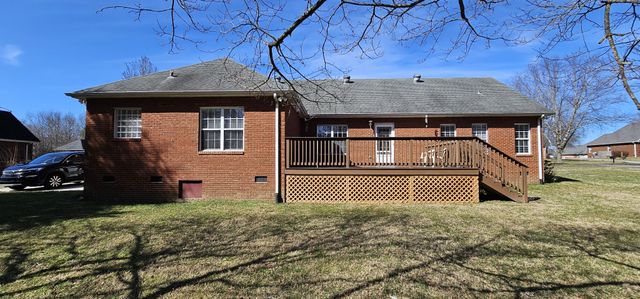 215 Woodson Dr, Tullahoma, TN 37388