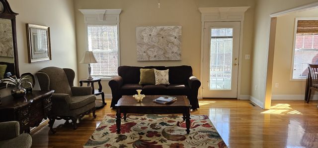 215 Woodson Dr, Tullahoma, TN 37388