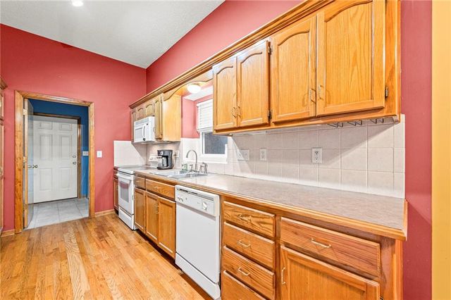 641 S Kisner Drive, Independence, MO 64056