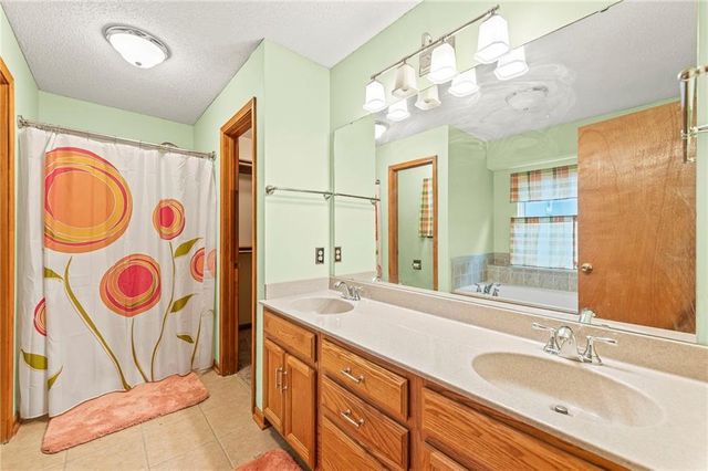 641 S Kisner Drive, Independence, MO 64056