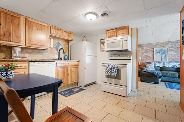 60854 E 254 Road, Grove, OK 74344