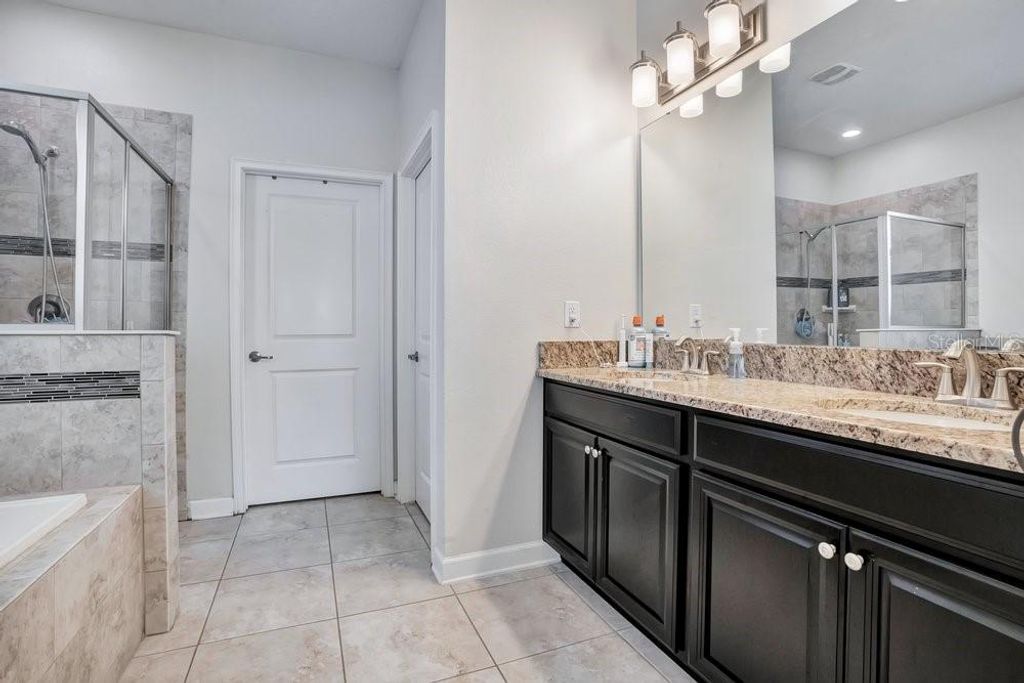 Image 17 of property listing at 14192 GOLD BRIDGE DRIVE, Orlando, FL 32824