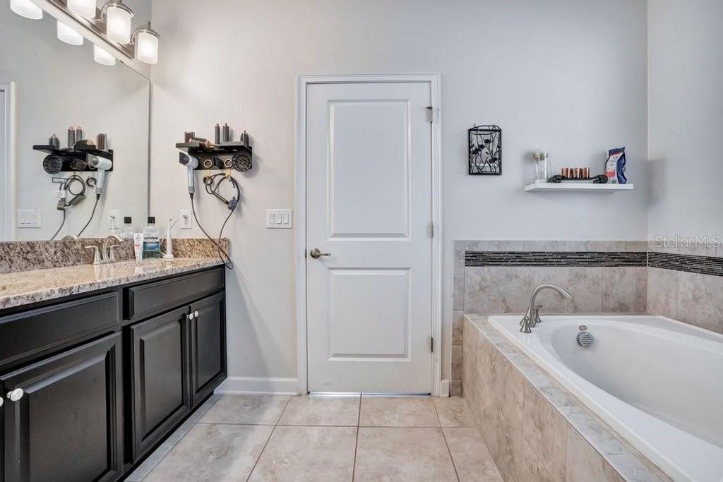 Image 19 of property listing at 14192 GOLD BRIDGE DRIVE, Orlando, FL 32824
