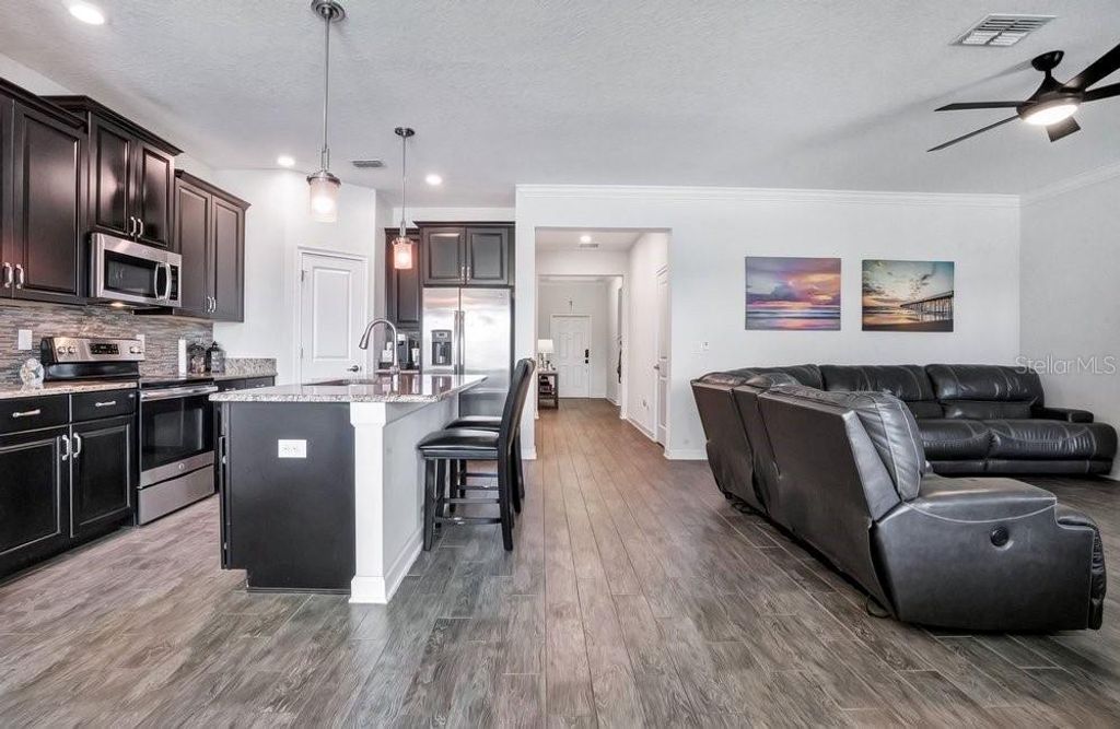 Image 3 of property listing at 14192 GOLD BRIDGE DRIVE, Orlando, FL 32824