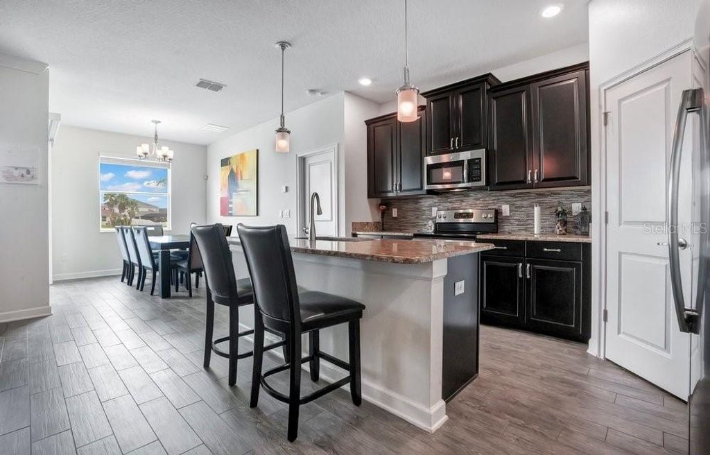 Image 5 of property listing at 14192 GOLD BRIDGE DRIVE, Orlando, FL 32824