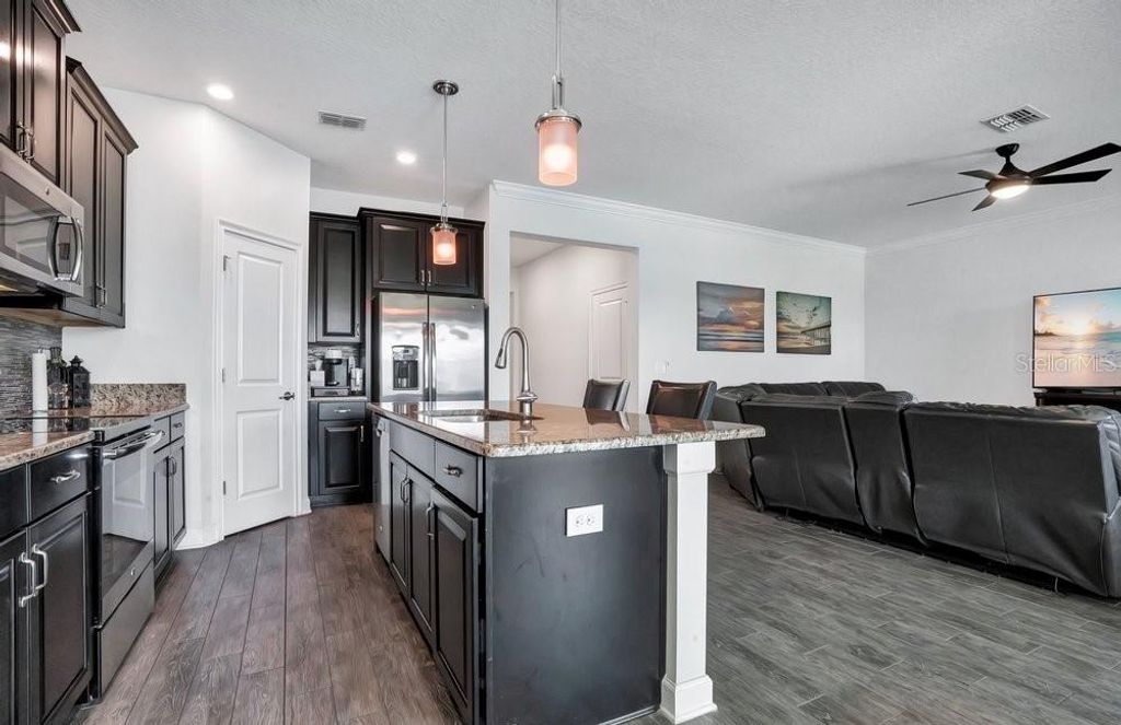 Image 8 of property listing at 14192 GOLD BRIDGE DRIVE, Orlando, FL 32824