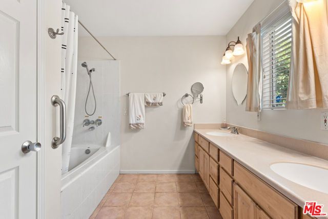 8512 Belford Avenue, Los Angeles, CA 90045