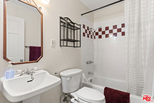 8512 Belford Avenue, Los Angeles, CA 90045