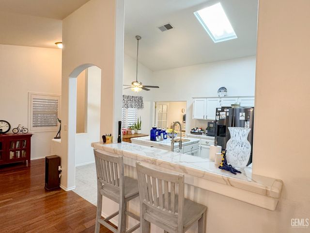 10005 Marco Polo Avenue, Bakersfield, CA 93312