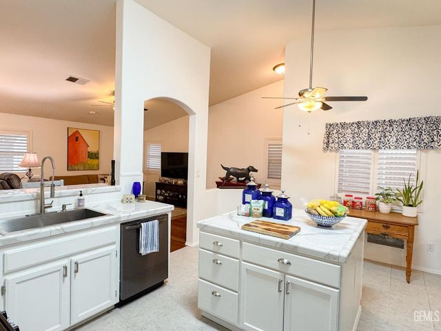 10005 Marco Polo Avenue, Bakersfield, CA 93312